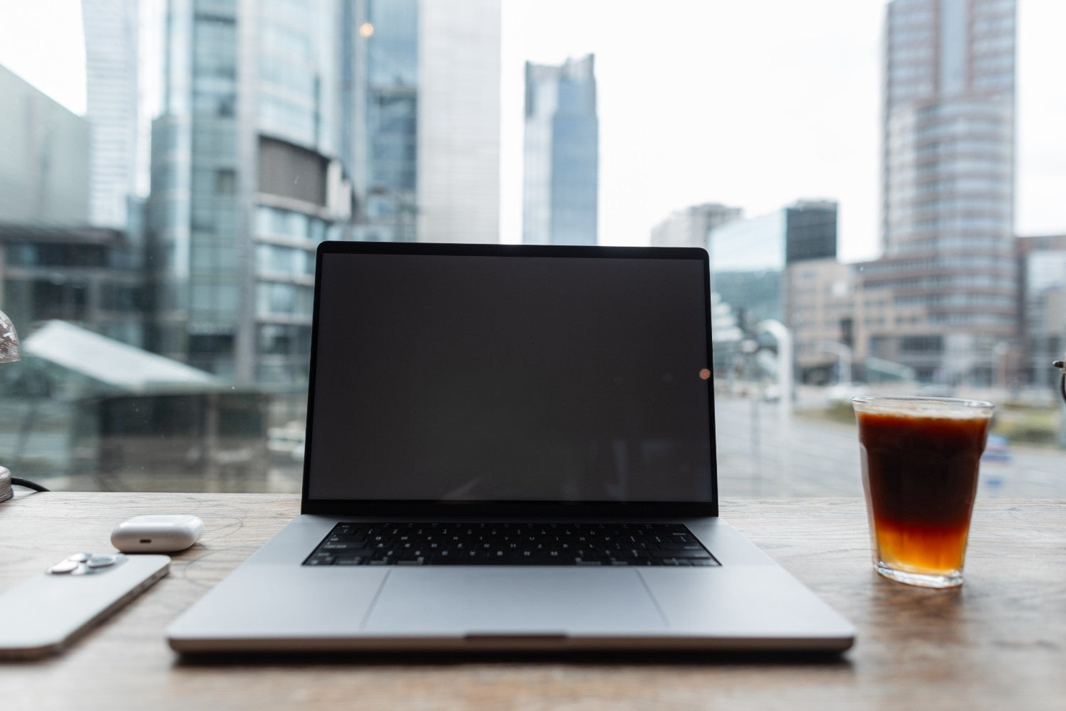 Comment débloquer un Mac bloqué sur écran noir : guide complet