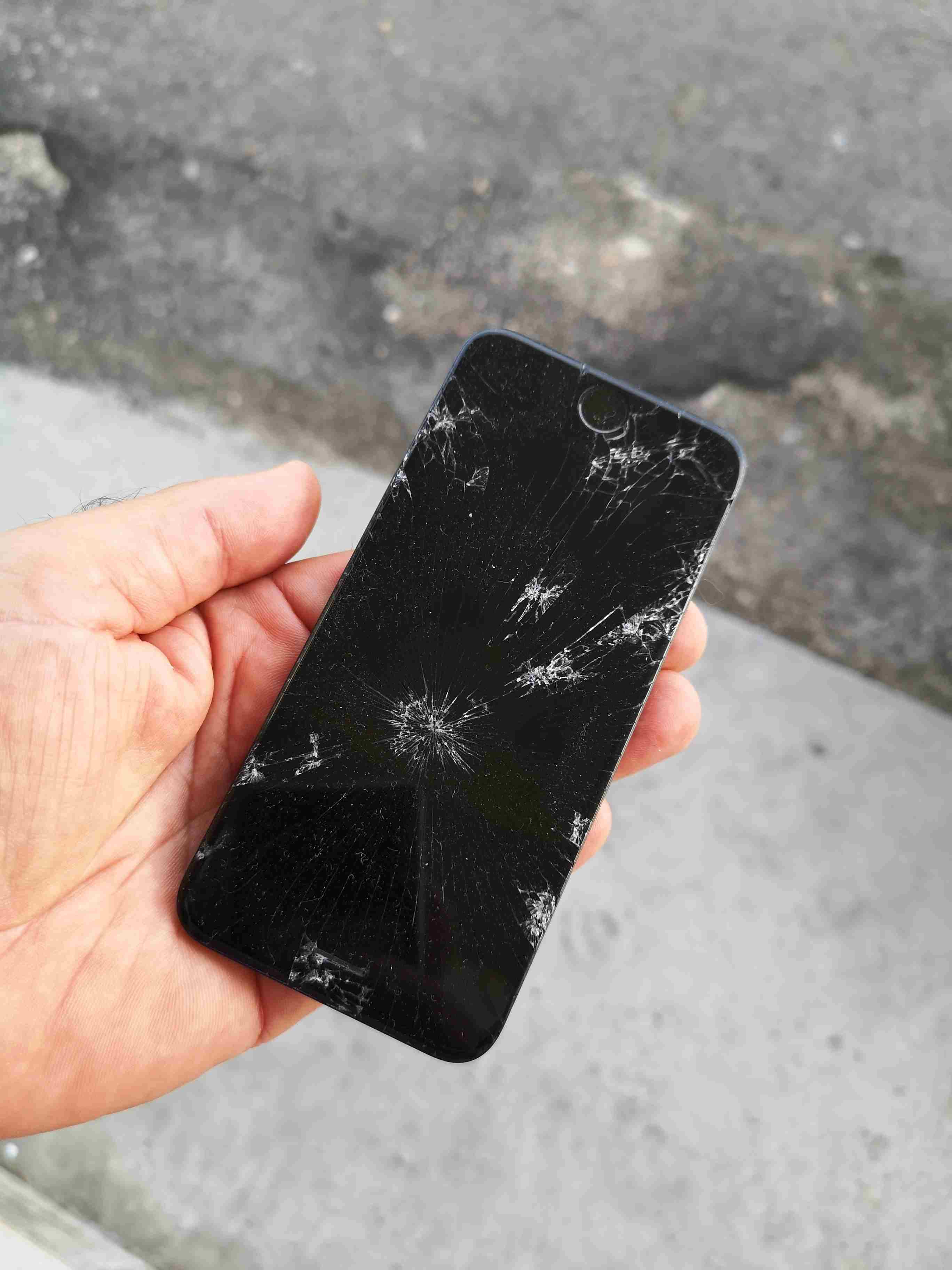 iPhone affiche un écran noir après une chute : que faire ?