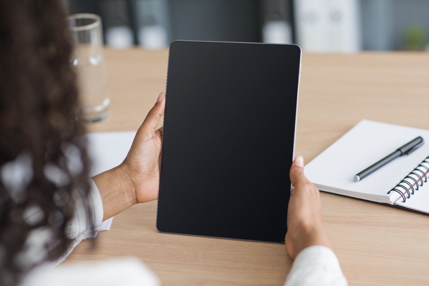Écran d’iPad noir : que faire pour retrouver l’affichage ?