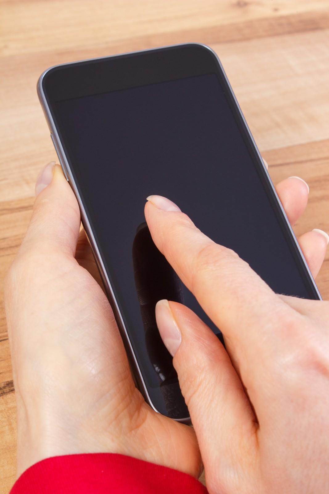 iPhone écran noir mais fonctionne encore : que faire ?