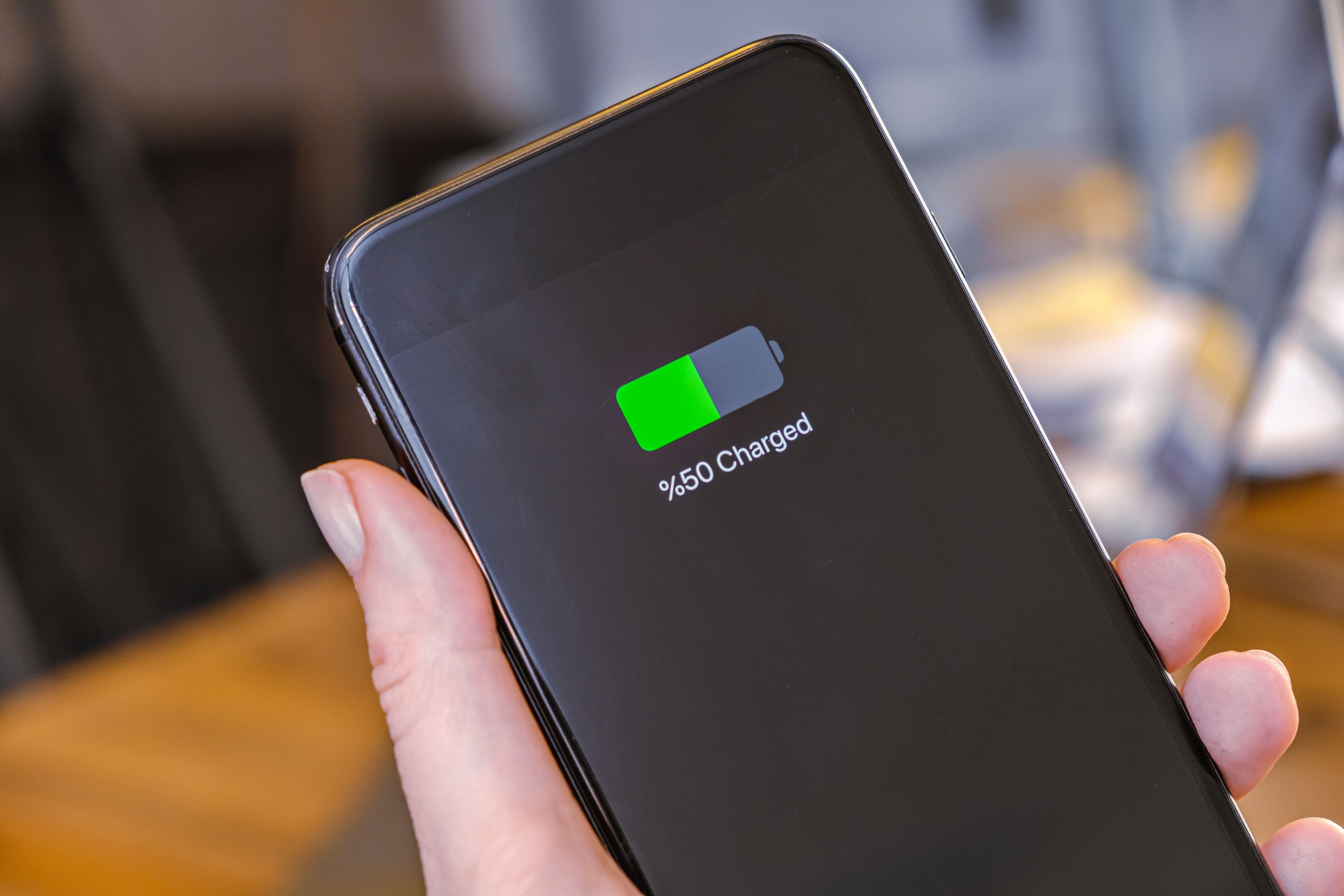 iPhone qui ne se charge plus complètement à 100 % : que faire ?