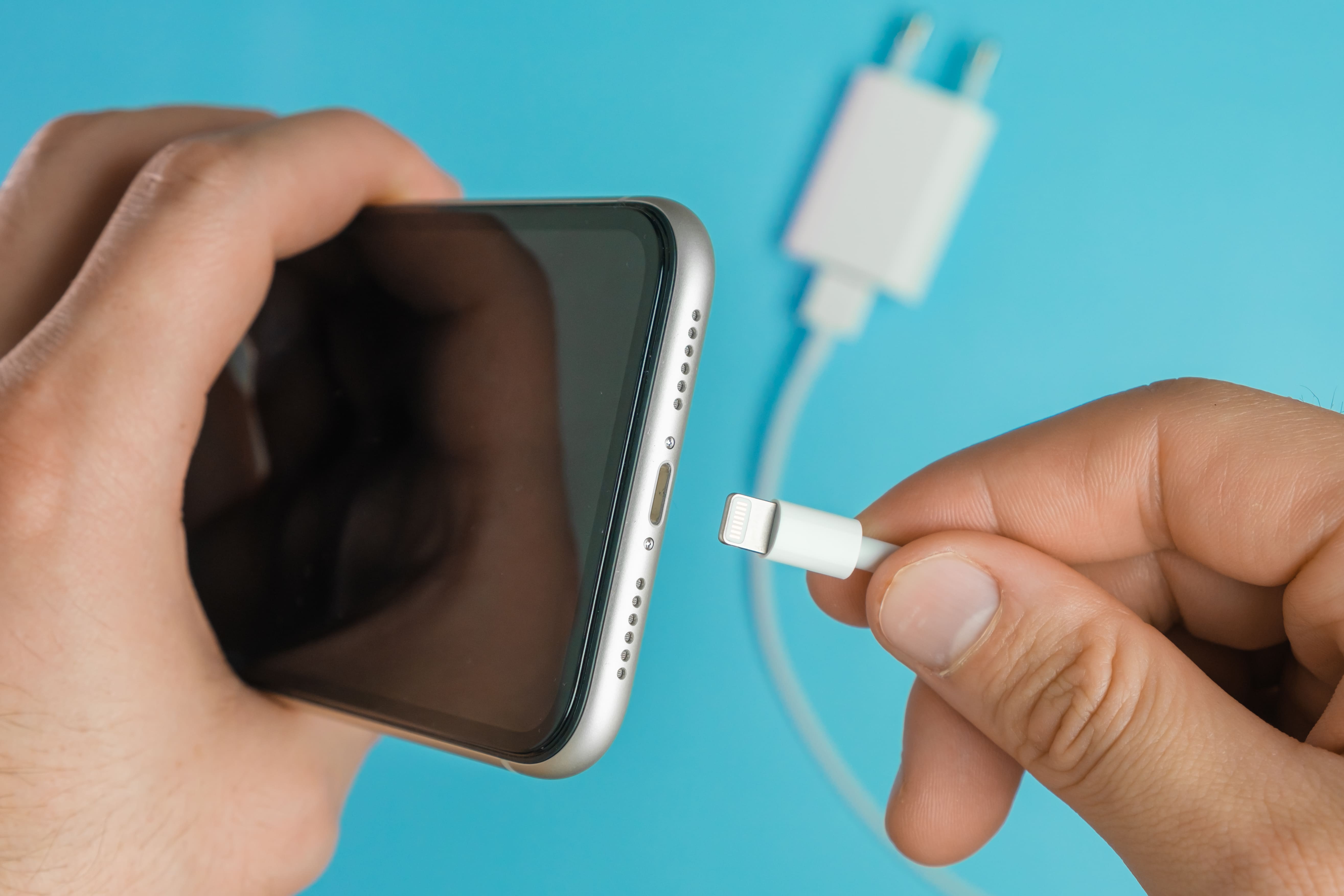 Que faire si votre iPhone ne charge plus après contact avec l’eau ?