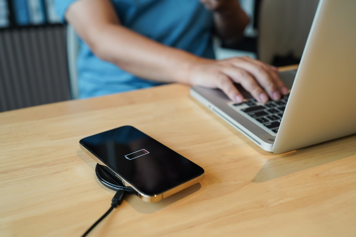 iPhone qui ne charge plus sans fil : comprendre et résoudre le problème
