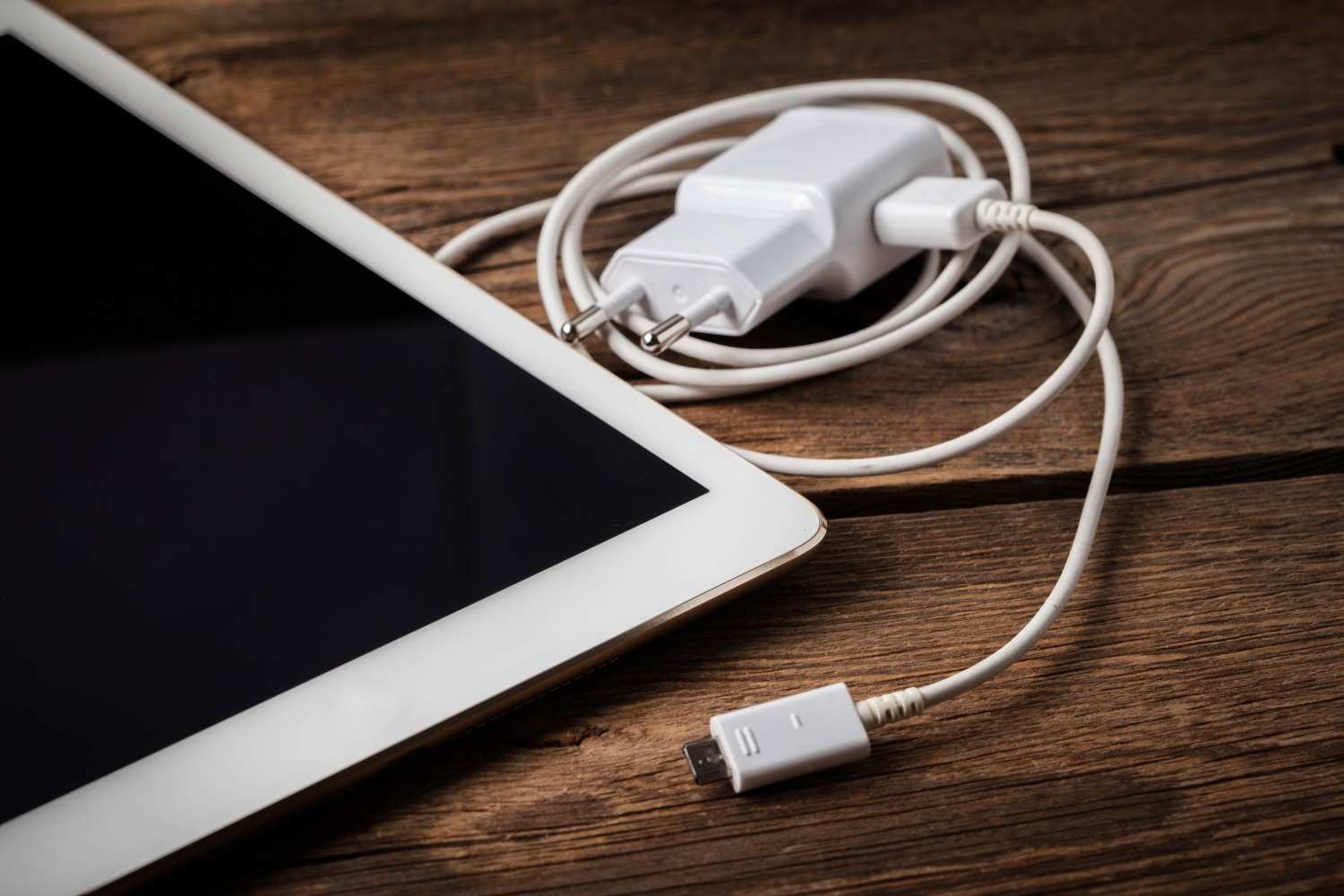 Pourquoi ma tablette Apple ne charge plus ? Toutes les solutions