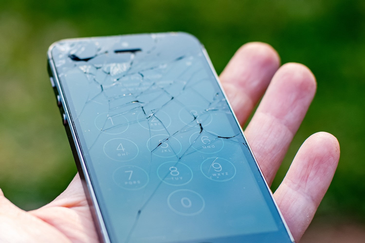 Écran iPhone cassé : toutes les solutions pour le déverrouiller